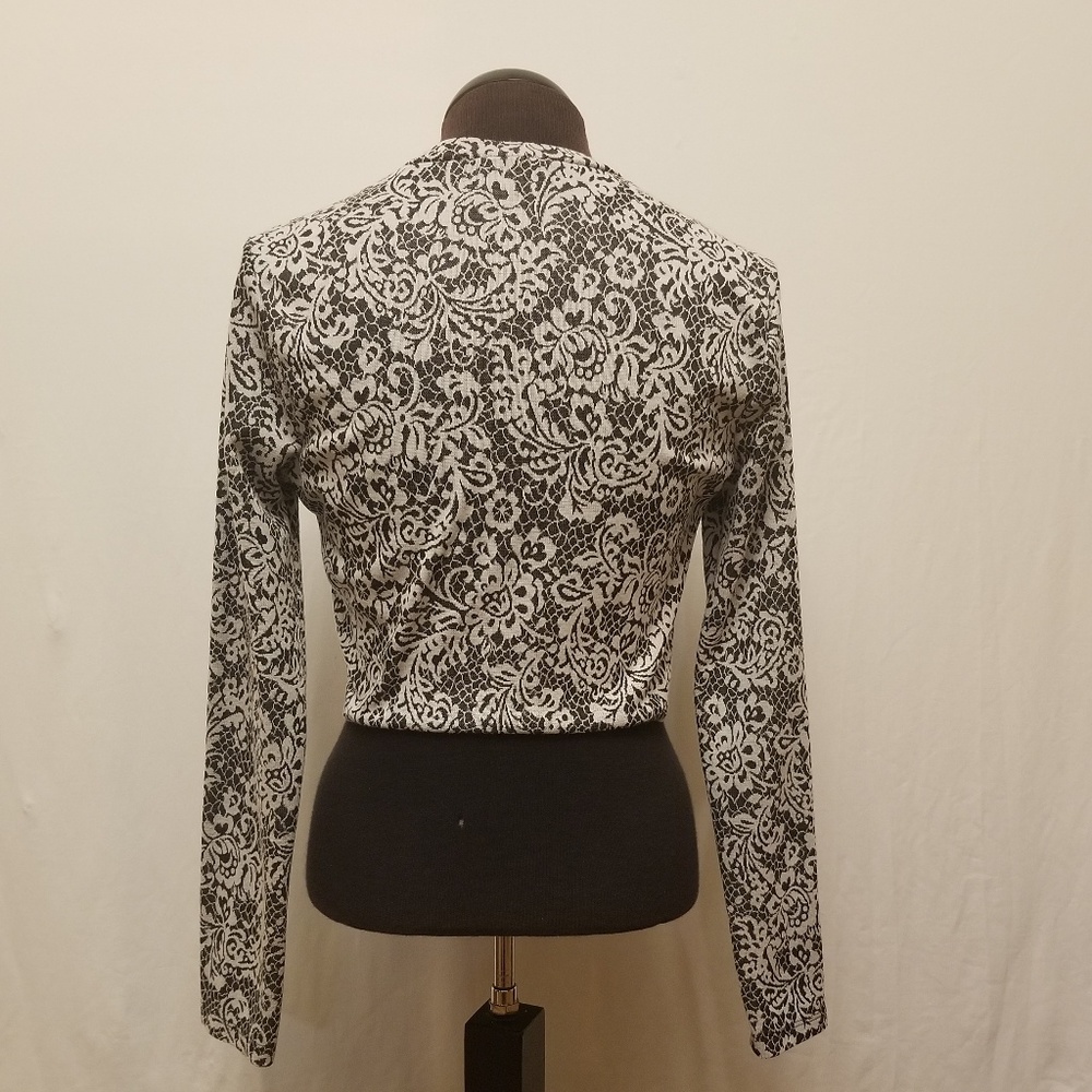 Lily White Gray Floral Long Sleeve Crop Top L - Picture 2 of 5